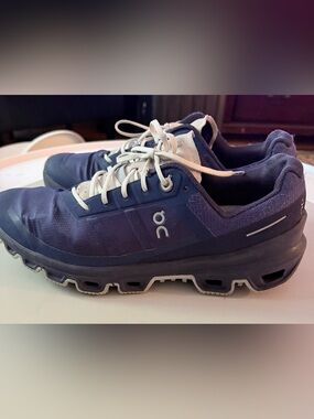 On Running Men’s Trail Shoes in Dark Blue and White 9.5